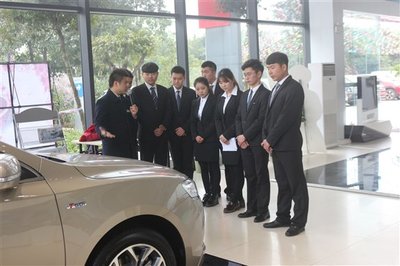 我院成功舉辦“渝鑫吉利杯”汽車營銷大賽，學生實戰演練汽車銷售技能